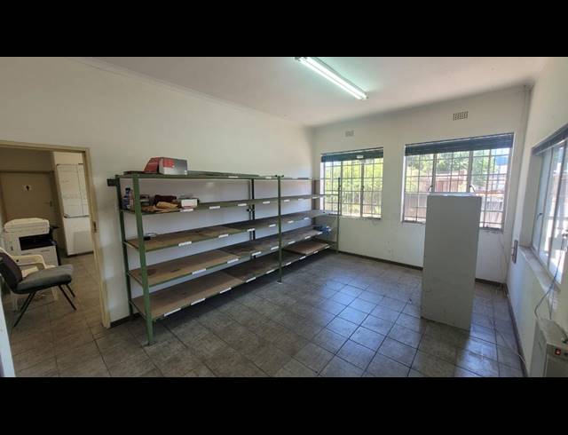 650M² WAREHOUSE TO LET IN ATLANTIS CENTRAL
